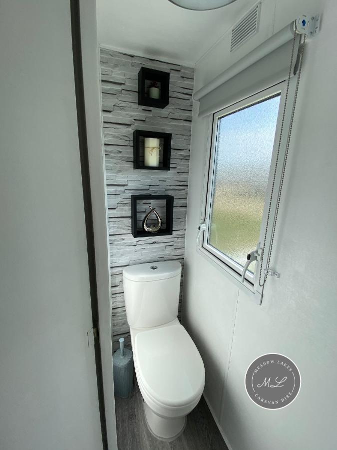 Meadow Lakes 22 - Golden Palm, Pet Friendly, Wifi, Bed Linen - Meadow Lakes Caravan & Lodge Hire Skegness Extérieur photo